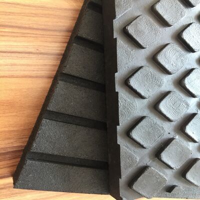 Mata boksowa dla koni z gumy o grubości 8 mm, dwustronna, do dużych obciążeń, z kwadratowym wzorem sześciokątnym