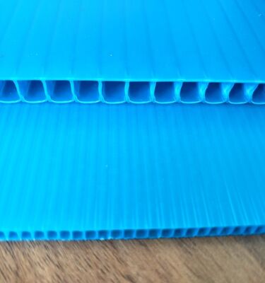 Niestandardowy rozmiar, nadający się do recyklingu, wodoodporny, falisty arkusz z tworzywa PP do pakowania pudeł