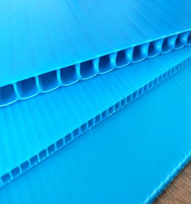 Niestandardowy rozmiar, nadający się do recyklingu, wodoodporny, falisty arkusz z tworzywa PP do pakowania pudeł